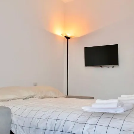 Apartmán 15 Minuti Dal Duomo- Metro-design *